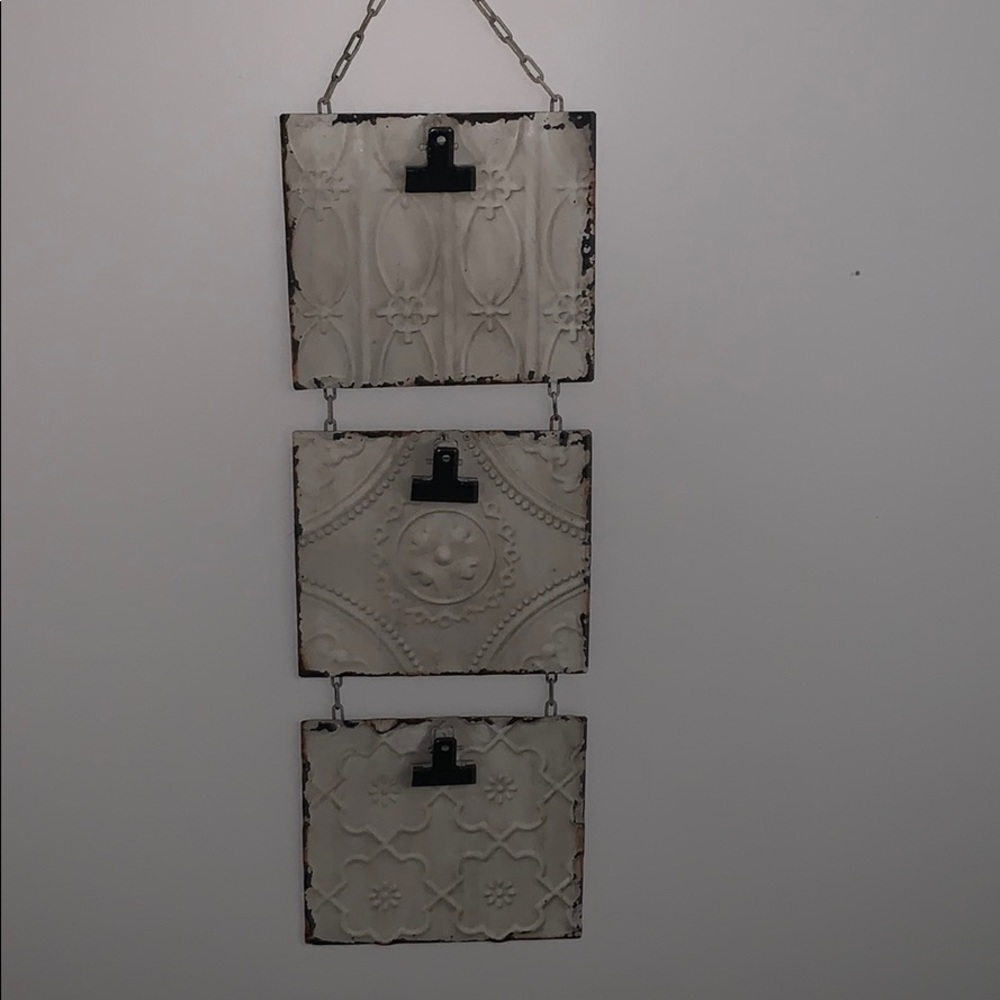 Picture hanger